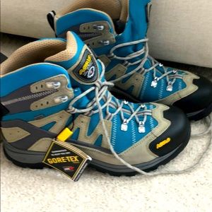 Asilo hiking boots